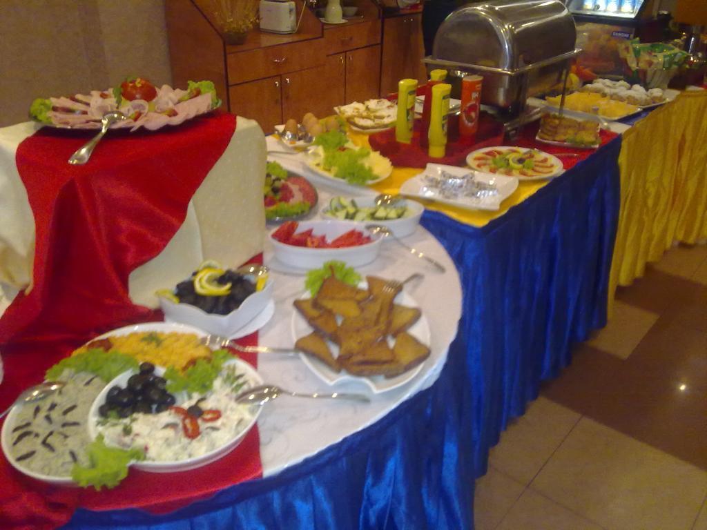 Hotel Helin - Calea Bucuresti Крайова Экстерьер фото