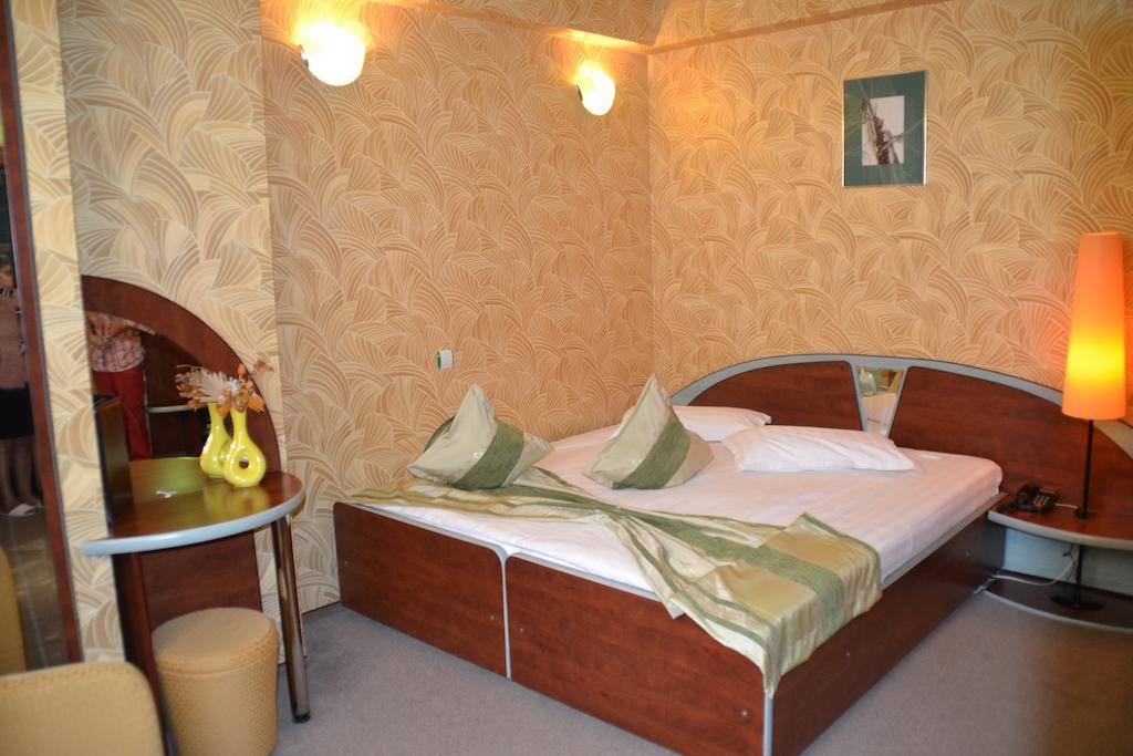 Hotel Helin - Calea Bucuresti Крайова Номер фото