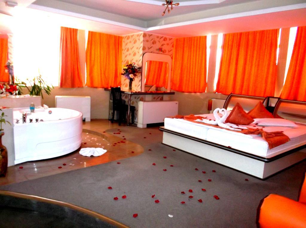 Hotel Helin - Calea Bucuresti Крайова Экстерьер фото