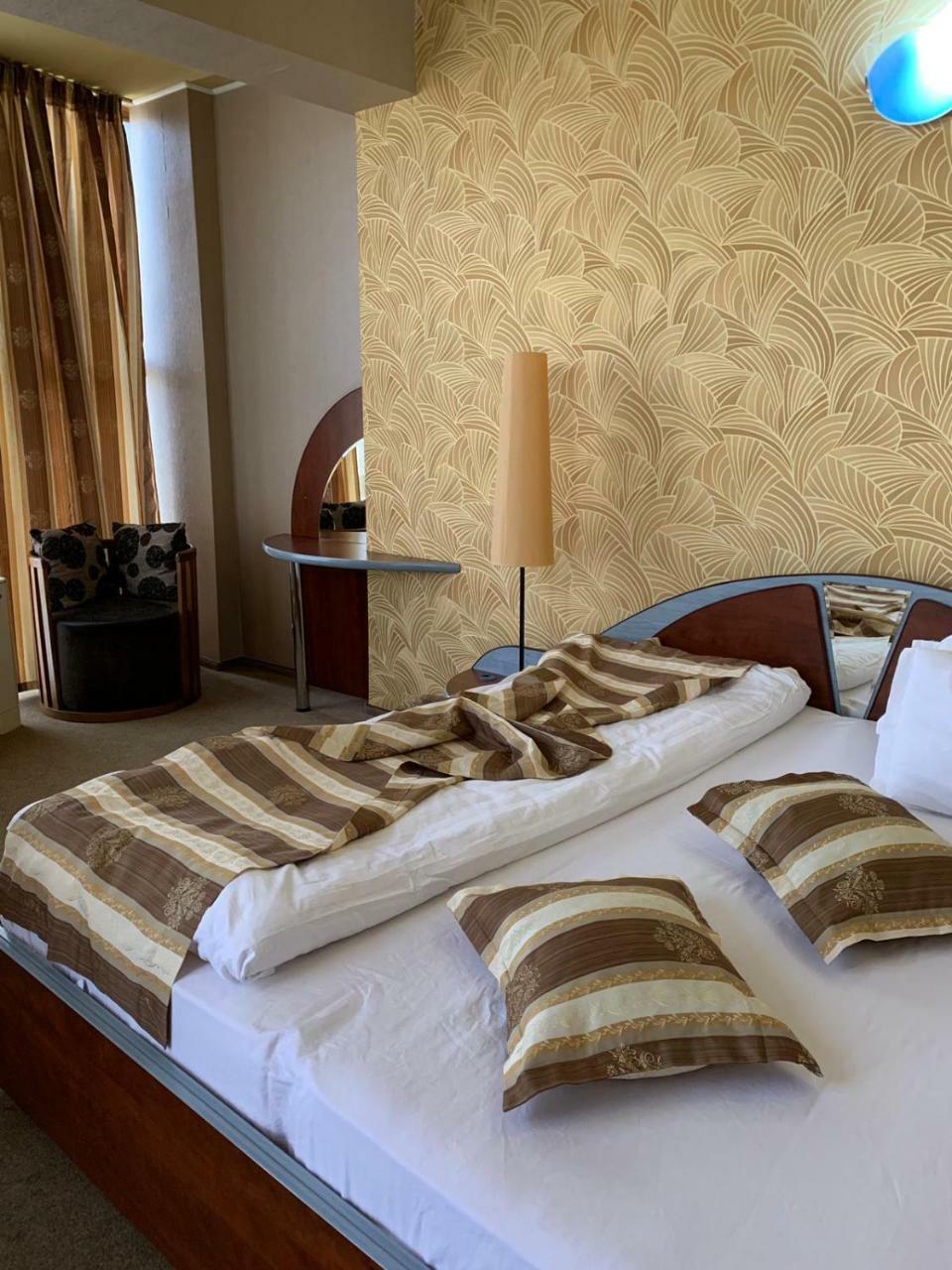 Hotel Helin - Calea Bucuresti Крайова Экстерьер фото