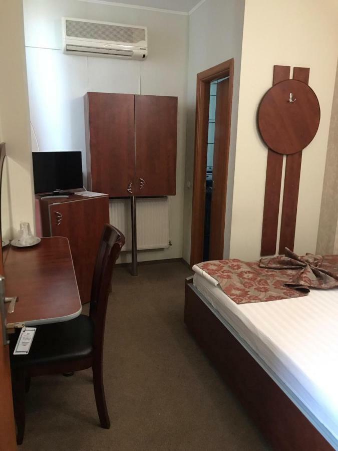 Hotel Helin - Calea Bucuresti Крайова Экстерьер фото