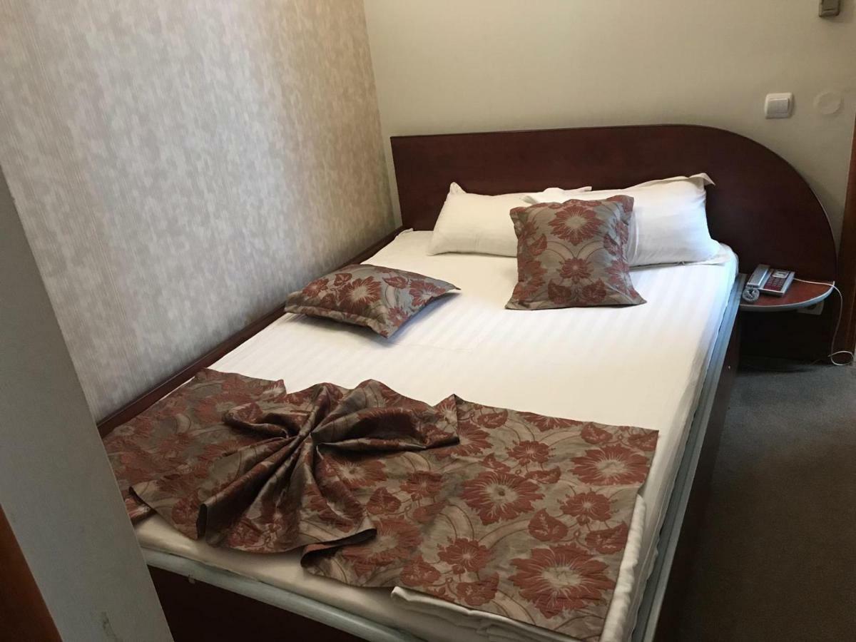 Hotel Helin - Calea Bucuresti Крайова Экстерьер фото