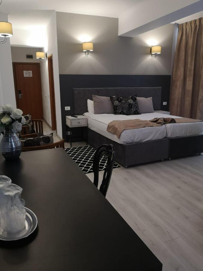 Hotel Helin - Calea Bucuresti Крайова Экстерьер фото